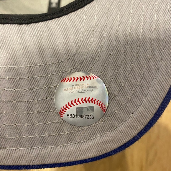 New Era 9Fifty Toronto Blue Jays SnapBack Hat - Picture 8 of 10